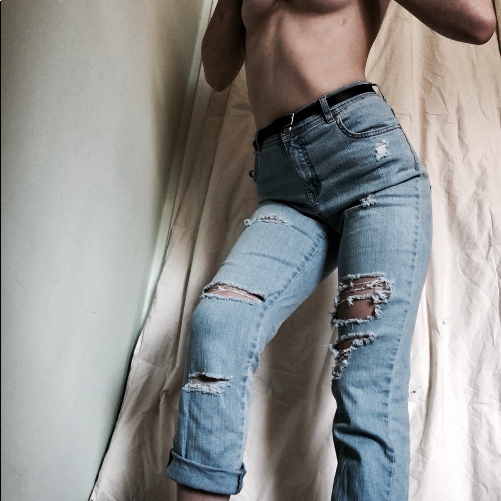 Distressed skinny jeans